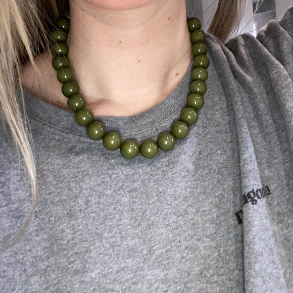 Green Necklace - Picture 2 of 2